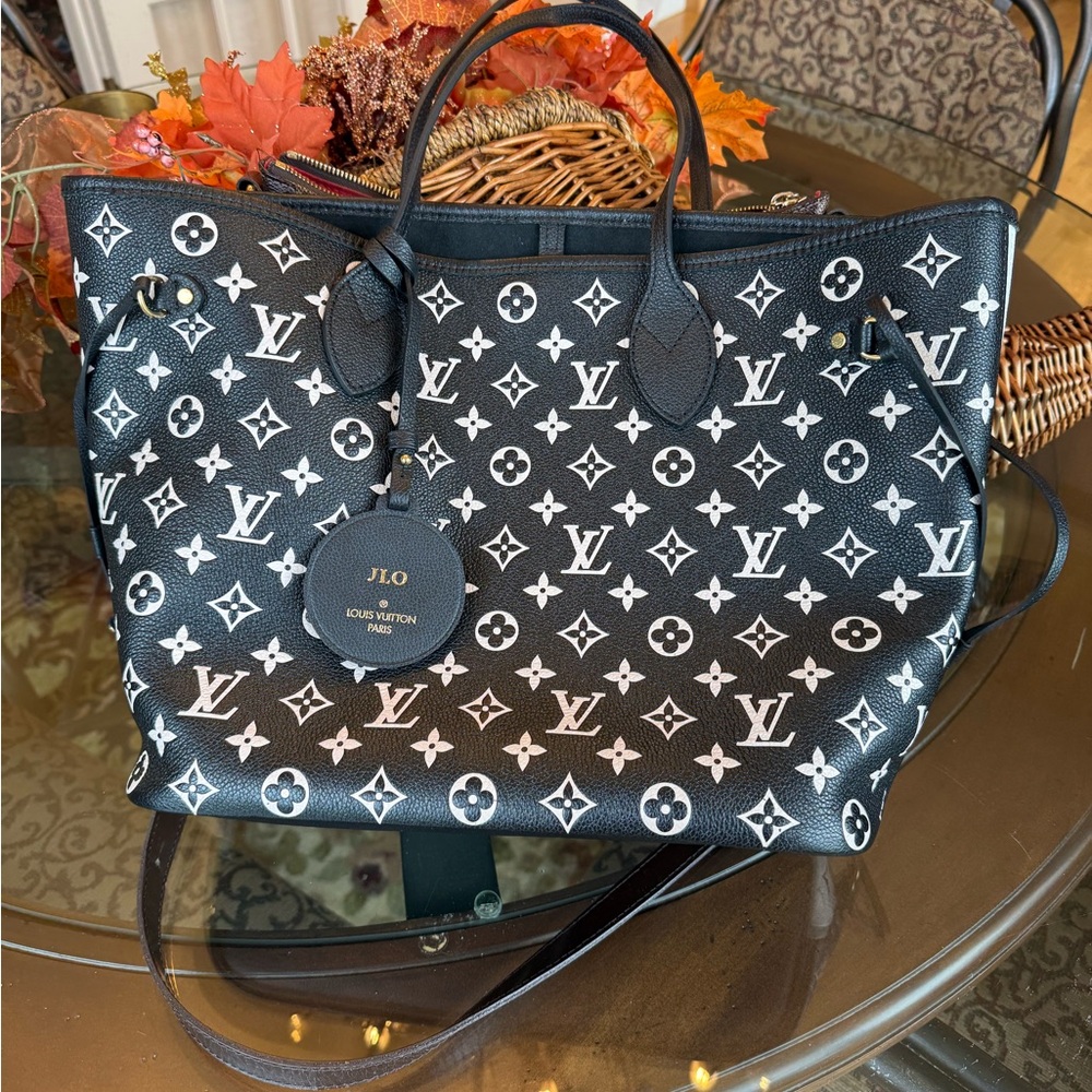 RARE🔥🔥🔥Louis Vuitton Black and White Empreinte Neverfull tote MM Bi-Color - Picture 3 of 9